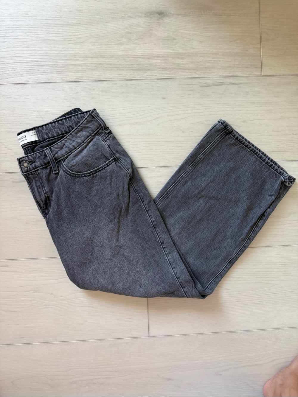 Hollister Low-Rise Baggy Jeans in Charcoal Gray